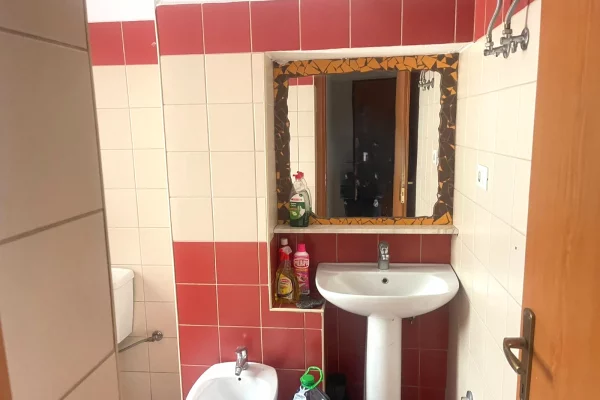 Shtepi me qera Apartament ne Tirane, 1+1, Mobilimi E mobiluar, Pagesa 45,000  Leke.