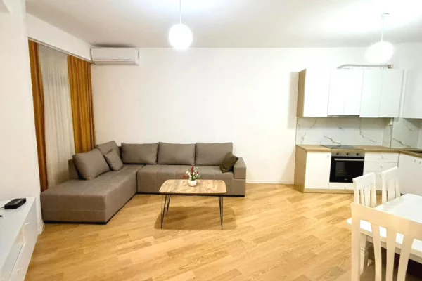 Shtepi me qera Apartament ne Tirane, 2+1, Mobilimi E mobiluar, Pagesa 600  Euro.
