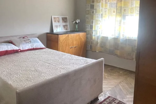 Shtepi me qera Apartament ne Tirane, 1+1, Mobilimi E mobiluar, Pagesa 550  Euro.