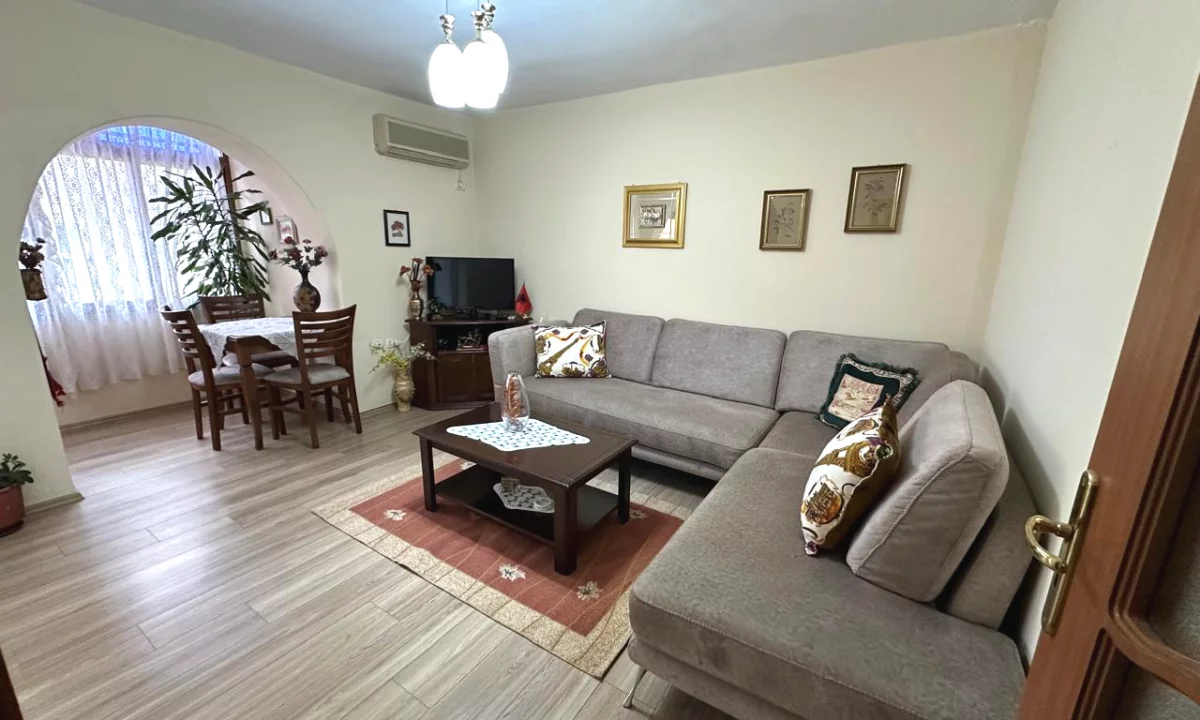 Shtepi ne shitje Apartament ne Tirane, 1+1, Mobilimi E mobiluar, Pagesa 15,000,000  Leke.