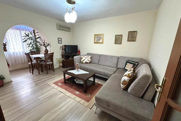 Shtepi ne shitje 1+1 ne Tirane - 15,000,000 Leke