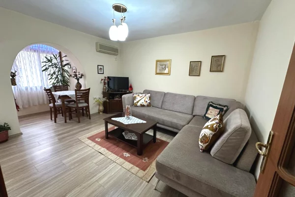 Shtepi ne shitje Apartament ne Tirane, 1+1, Mobilimi E mobiluar, Pagesa 15,000,000  Leke.