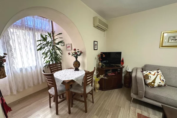 Shtepi ne shitje Apartament ne Tirane, 1+1, Mobilimi E mobiluar, Pagesa 15,000,000  Leke.