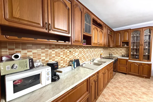 Shtepi me qera Apartament ne Tirane, 1+1, Mobilimi E mobiluar, Pagesa 50,000  Leke.