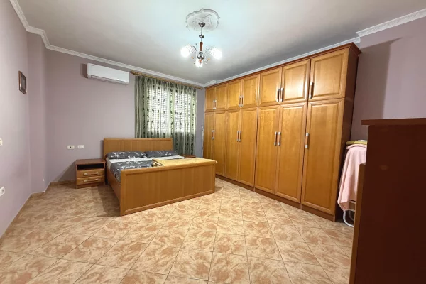 Shtepi me qera Apartament ne Tirane, 1+1, Mobilimi E mobiluar, Pagesa 50,000  Leke.