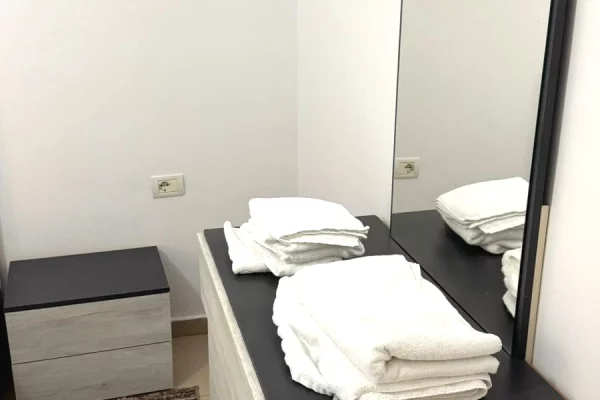 Shtepi me qera Apartament ne Tirane, 1+1, Mobilimi E mobiluar, Pagesa 50,000  Leke.