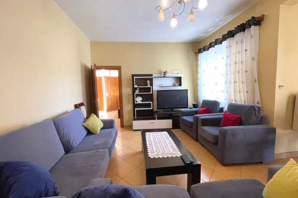 Shtepi me qera Vila Luksoze ne Tirane, 2+1, Mobilimi E mobiluar, Pagesa 60,000  Leke.