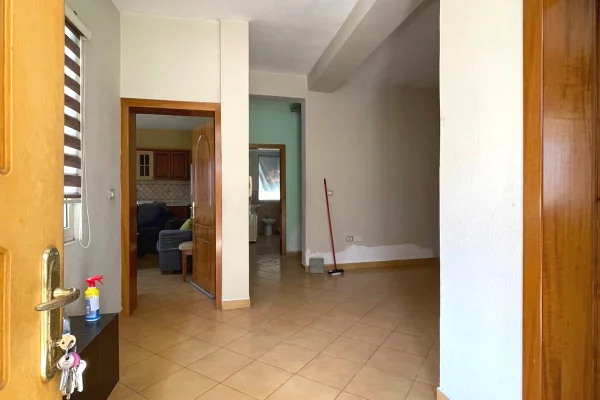 Shtepi me qera Vila Luksoze ne Tirane, 2+1, Mobilimi E mobiluar, Pagesa 60,000  Leke.