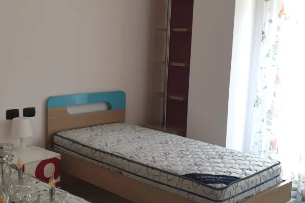 Shtepi me qera Apartament ne Tirane, 2+1, Mobilimi E mobiluar, Pagesa 700  Euro.