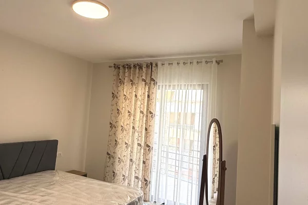 Shtepi me qera Apartament ne Tirane, 2+1, Mobilimi E mobiluar, Pagesa 55,000  Leke.