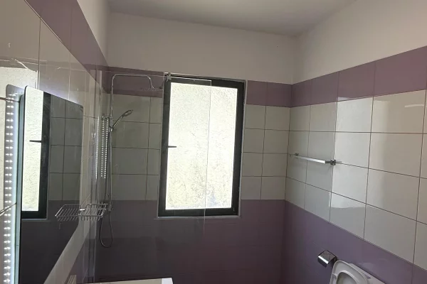 Shtepi me qera Apartament ne Tirane, 2+1, Mobilimi E mobiluar, Pagesa 55,000  Leke.