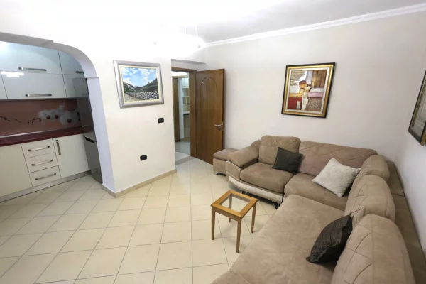 Shtepi me qera 2+1 ne Tirane - 55,000 Leke