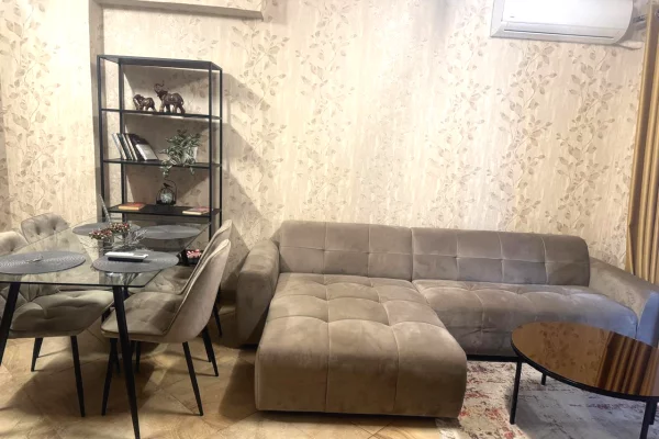 🏢Rruga e Barrikadave jepet me qera apartament 1+1 i mobiluar 650Euro