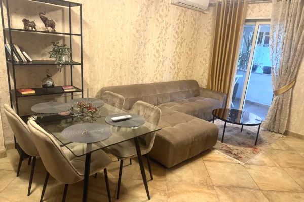 Shtepi me qera Apartament ne Tirane, 1+1, Mobilimi E mobiluar, Pagesa 650  Euro.