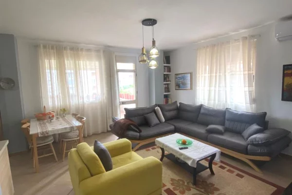 Shtepi ne shitje Apartament ne Tirane, 2+1, Mobilimi E mobiluar, Pagesa 210,000  Euro.