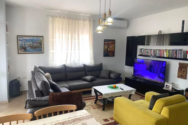 Shtepi ne shitje Apartament ne Tirane, 2+1, Mobilimi E mobiluar, Pagesa 210,000  Euro.