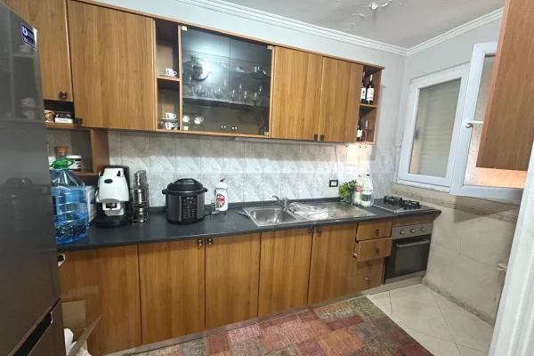 Shtepi ne shitje Apartament ne Tirane, 1+1, Mobilimi E mobiluar, Pagesa 130,000  Euro.