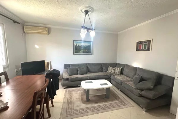 Shtepi ne shitje Apartament ne Tirane, 1+1, Mobilimi E mobiluar, Pagesa 130,000  Euro.