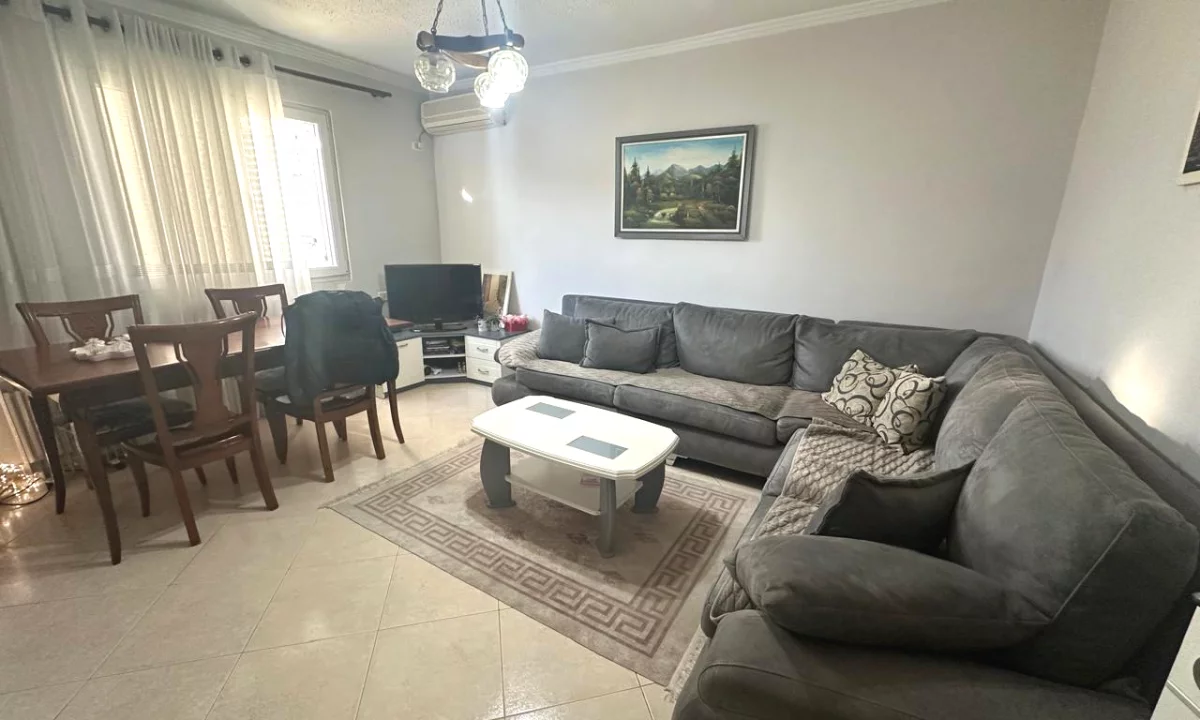 Shtepi ne shitje Apartament ne Tirane, 1+1, Mobilimi E mobiluar, Pagesa 130,000  Euro.