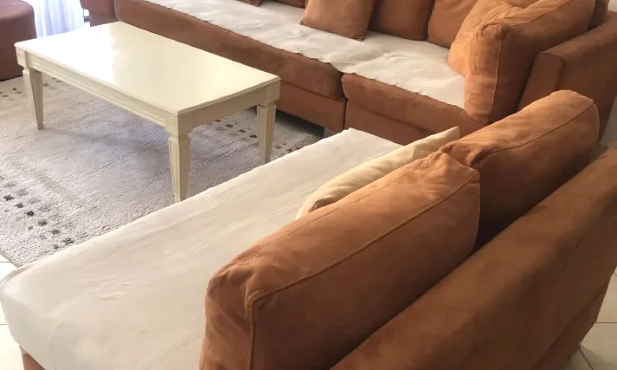 Shtepi me qera Apartament ne Tirane, 3+1, Mobilimi E mobiluar, Pagesa 75,000  Leke.