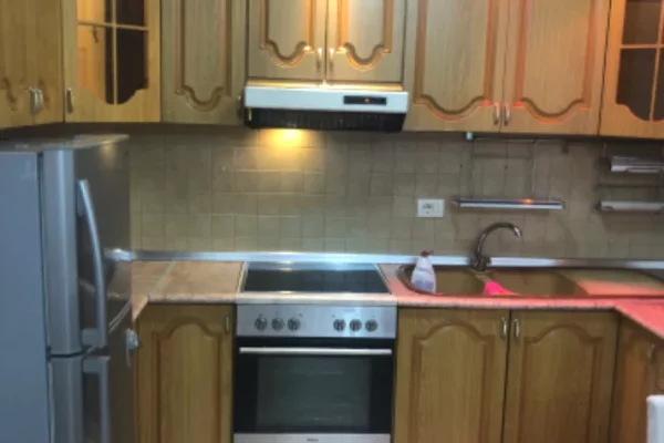 Shtepi me qera Apartament ne Tirane, 3+1, Mobilimi E mobiluar, Pagesa 75,000  Leke.