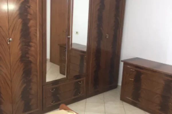 Shtepi me qera Apartament ne Tirane, 3+1, Mobilimi E mobiluar, Pagesa 75,000  Leke.