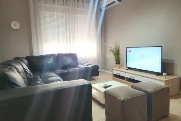 🏢Ne zonen e Myslym Shyrit jepet me qera apartament 1+1,i mobiluar. 65,000L