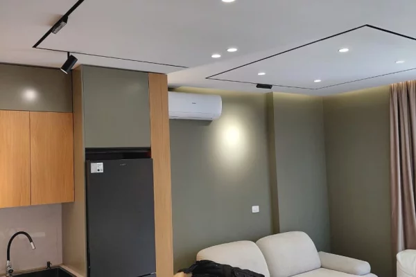 🏢Ne zonen e Ali Demit jepet me qera apartament 2+1+2+post parkimi,i mobiluar 750Euro  