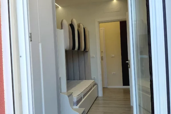 Shtepi me qera Apartament ne Tirane, 2+1, Mobilimi E mobiluar, Pagesa 750  Euro.