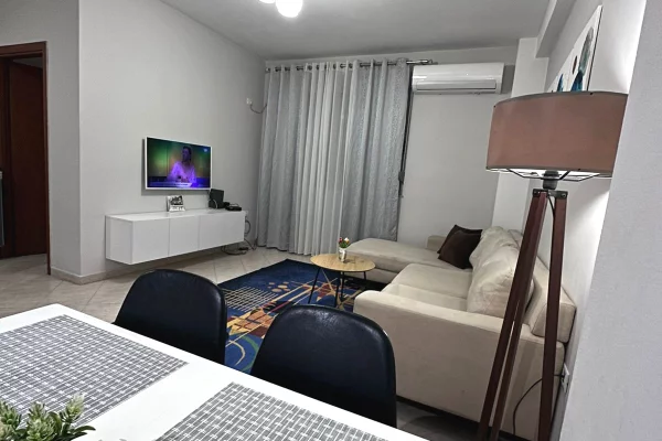 Shtepi me qera Apartament ne Tirane, 1+1, Mobilimi E mobiluar, Pagesa 55,000  Leke.