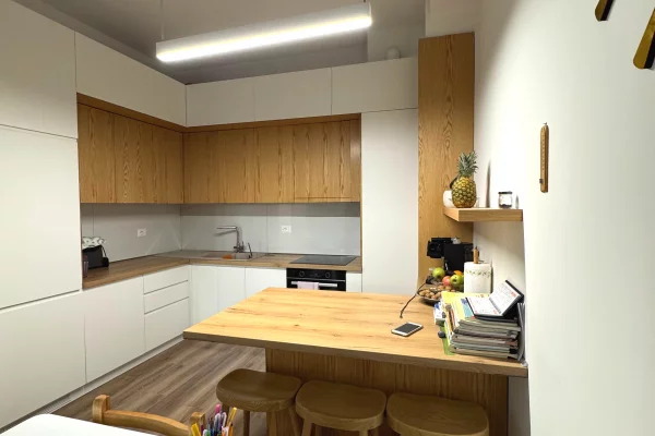 Shtepi ne shitje Apartament ne Tirane, 2+1, Mobilimi E mobiluar, Pagesa 380,000  Euro.