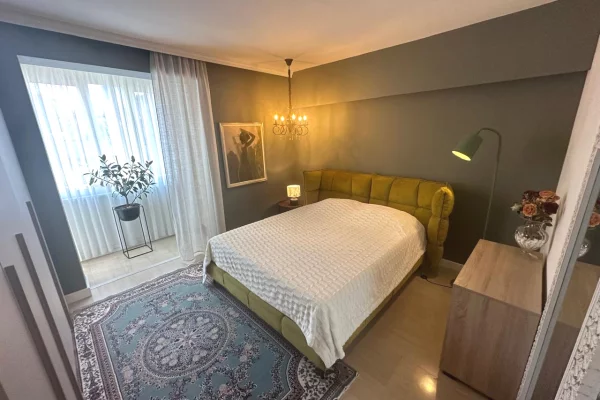 Shtepi me qera Apartament ne Tirane, 3+1, Mobilimi E mobiluar, Pagesa 1,000  Euro.