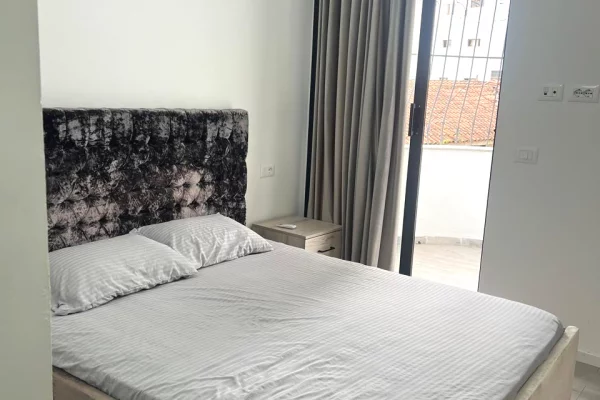 Shtepi me qera Apartament ne Tirane, 1+1, Mobilimi E mobiluar, Pagesa 65,000  Leke.