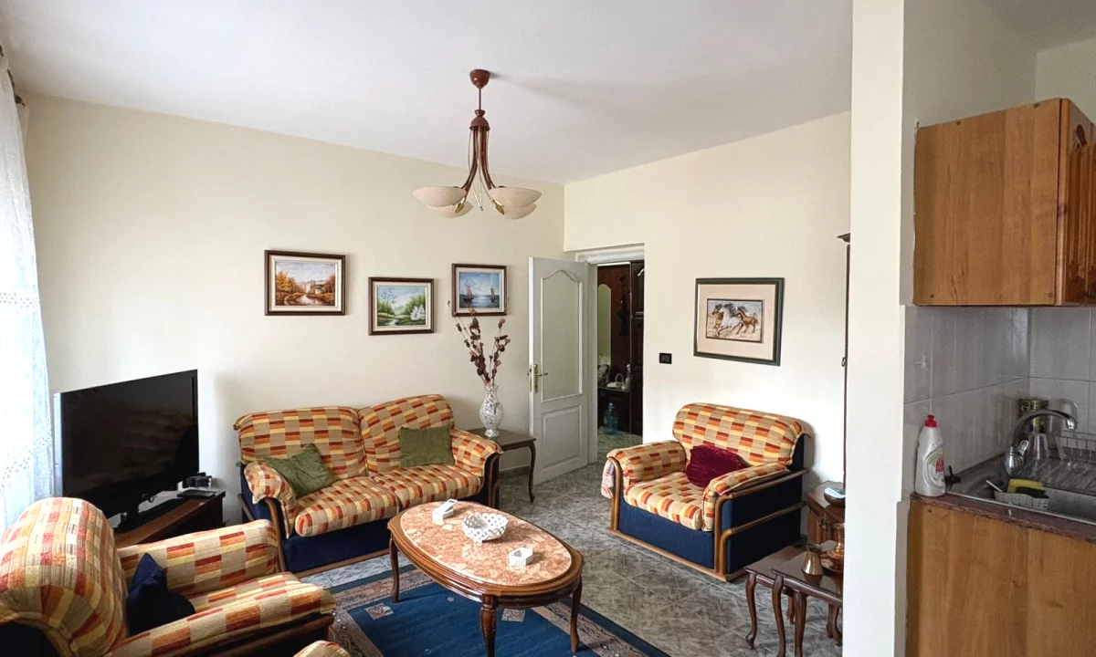 Shtepi me qera Apartament ne Tirane, 2+1, Mobilimi E mobiluar, Pagesa 600  Euro.