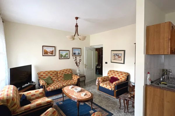 🏢Tek Xhamia e Tabkeve,jepet me qera apartament 2+1,i mobiluar 600Euro  