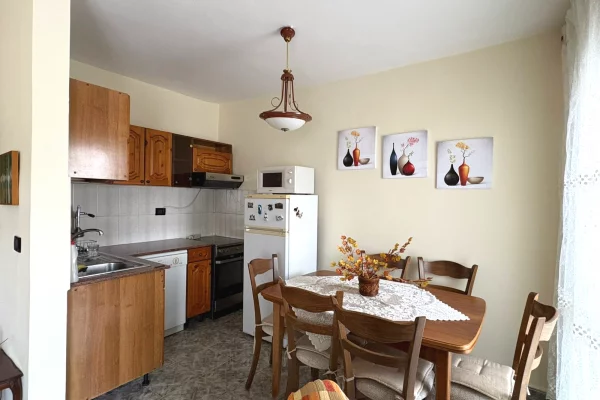 Shtepi me qera Apartament ne Tirane, 2+1, Mobilimi E mobiluar, Pagesa 600  Euro.