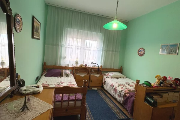 Shtepi me qera Apartament ne Tirane, 2+1, Mobilimi E mobiluar, Pagesa 600  Euro.