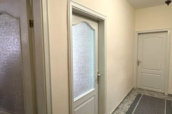 Shtepi me qera Apartament ne Tirane, 2+1, Mobilimi E mobiluar, Pagesa 600  Euro.