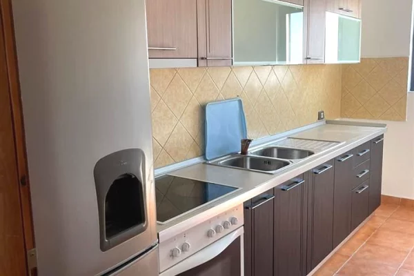 Shtepi me qera Vila Luksoze ne Tirane, 2+1, Mobilimi E mobiluar, Pagesa 40,000  Leke.