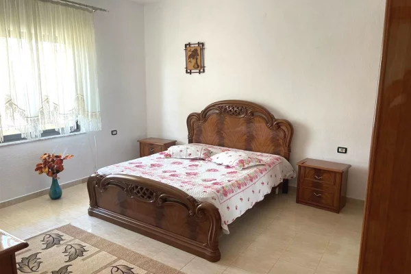 Shtepi me qera Vila Luksoze ne Tirane, 2+1, Mobilimi E mobiluar, Pagesa 40,000  Leke.