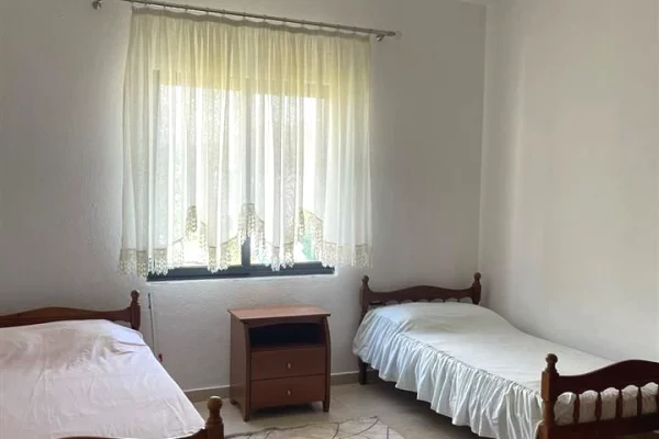 Shtepi me qera Vila Luksoze ne Tirane, 2+1, Mobilimi E mobiluar, Pagesa 40,000  Leke.