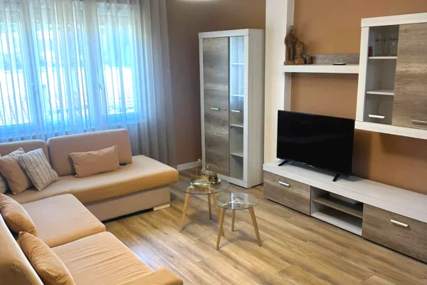 Shtepi me qera 2+1 ne Tirane - 700 Euro