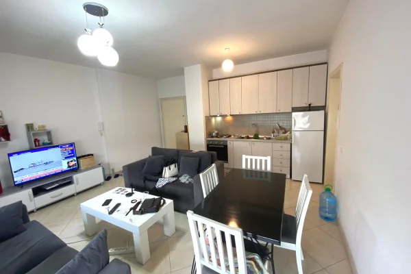 🏢Ne zonen e 5 Majit jepet me qera apartament 1+1,i mobiluar.45,000Leke