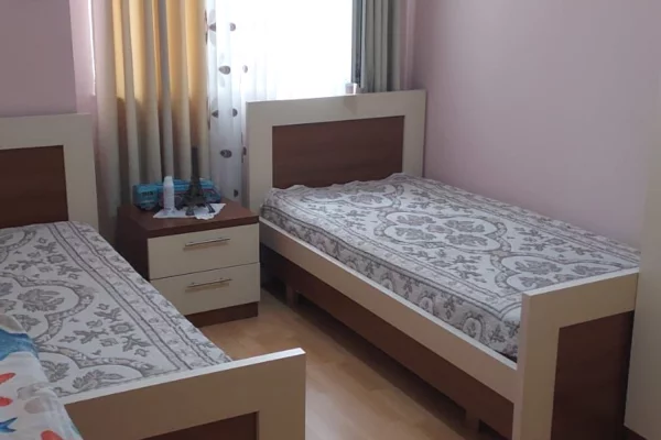 Shtepi me qera Apartament ne Tirane, 2+1, Mobilimi E mobiluar, Pagesa 63,000  Leke.