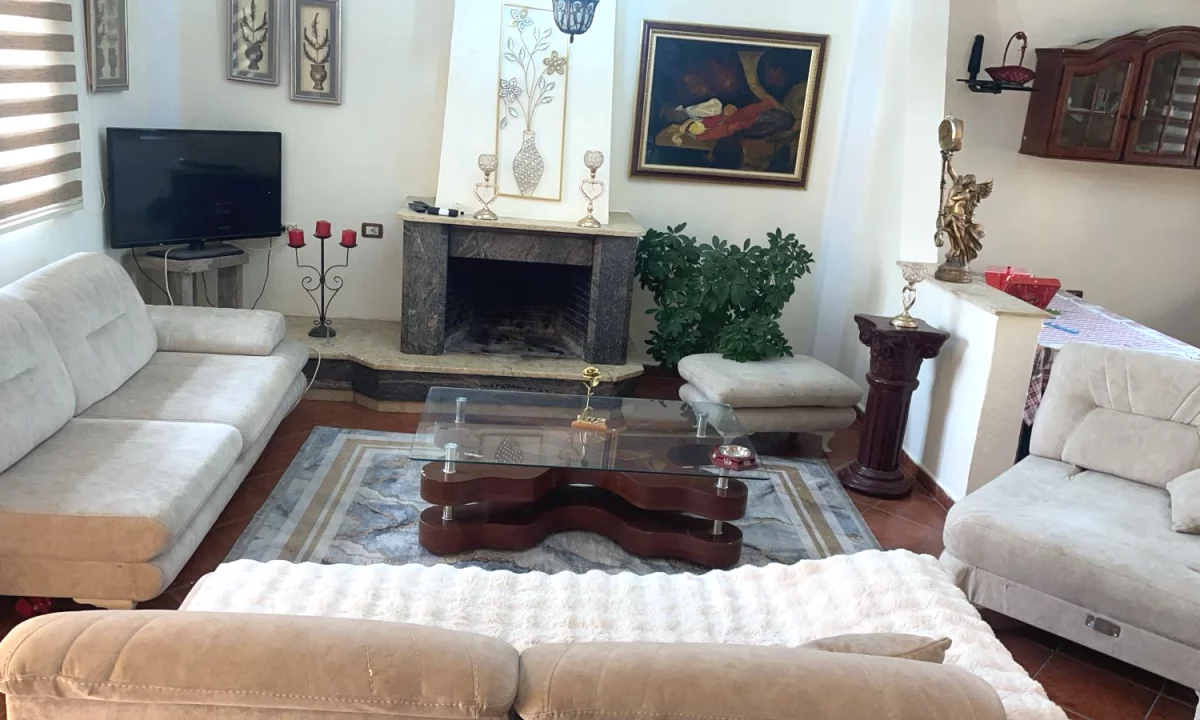 Shtepi me qera Vila Luksoze ne Tirane, 2+1, Mobilimi E mobiluar, Pagesa 600  Euro.