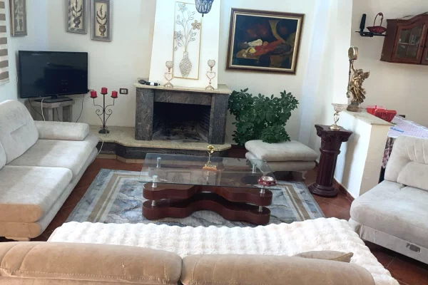 Shtepi me qera 2+1 ne Tirane - 600 Euro