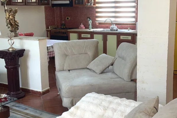 Shtepi me qera Vila Luksoze ne Tirane, 2+1, Mobilimi E mobiluar, Pagesa 600  Euro.