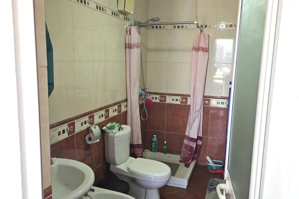 Shtepi me qera Apartament ne Tirane, 2+1, Mobilimi E mobiluar, Pagesa 65,000  Leke.