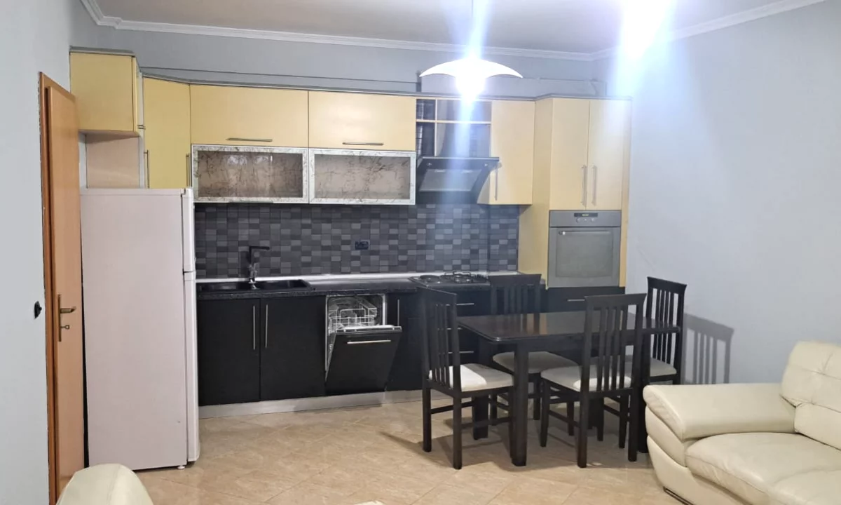 Shtepi me qera Apartament ne Tirane, 1+1, Mobilimi E mobiluar, Pagesa 42,000  Leke.