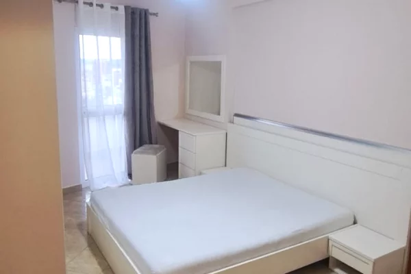 Shtepi me qera Apartament ne Tirane, 1+1, Mobilimi E mobiluar, Pagesa 42,000  Leke.